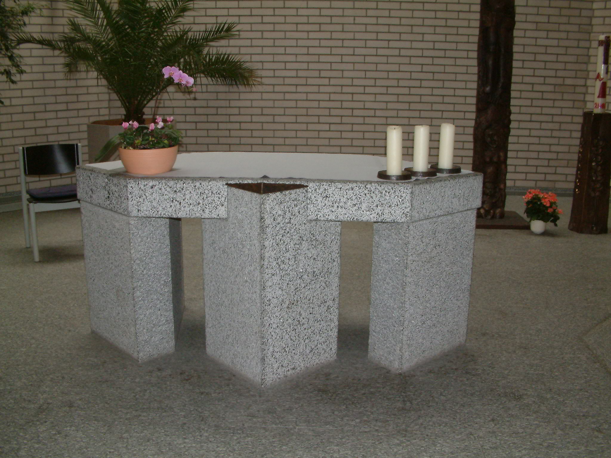 Apostelkirche - Altar