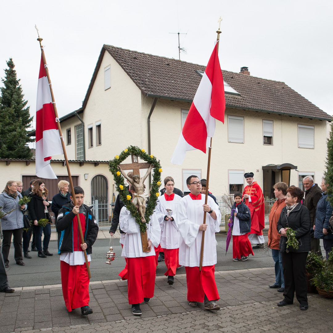 Ankunft am Karmelitinnenkloster Palmsonntag 2015