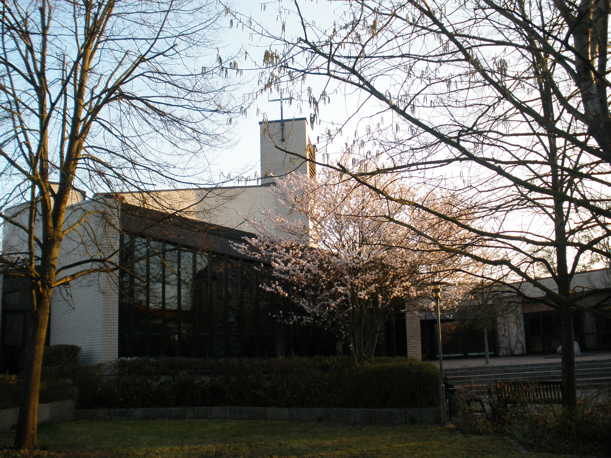 Apostelkirche: Blick auf die große Erweiterung Apostelkirche