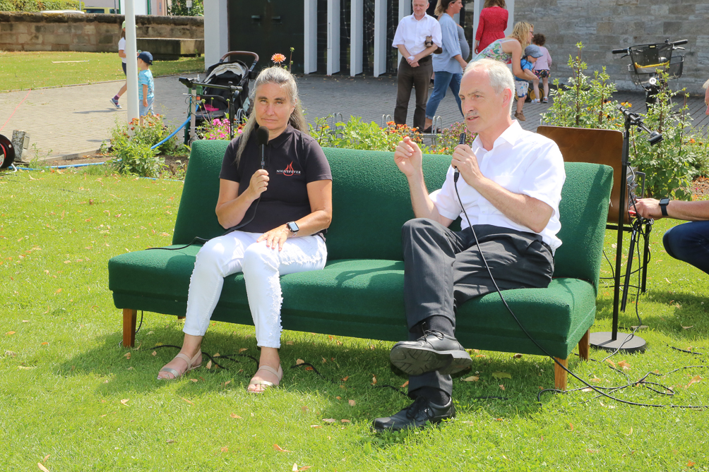 Auf der grünen Couch: Pfarrer Robert Mayr (Bild 24 -) Pfarrfest