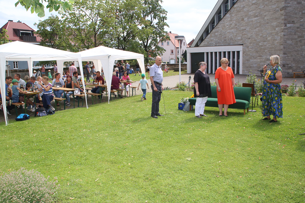Auf der grünen Couch: die Bücherei Pfarrfest