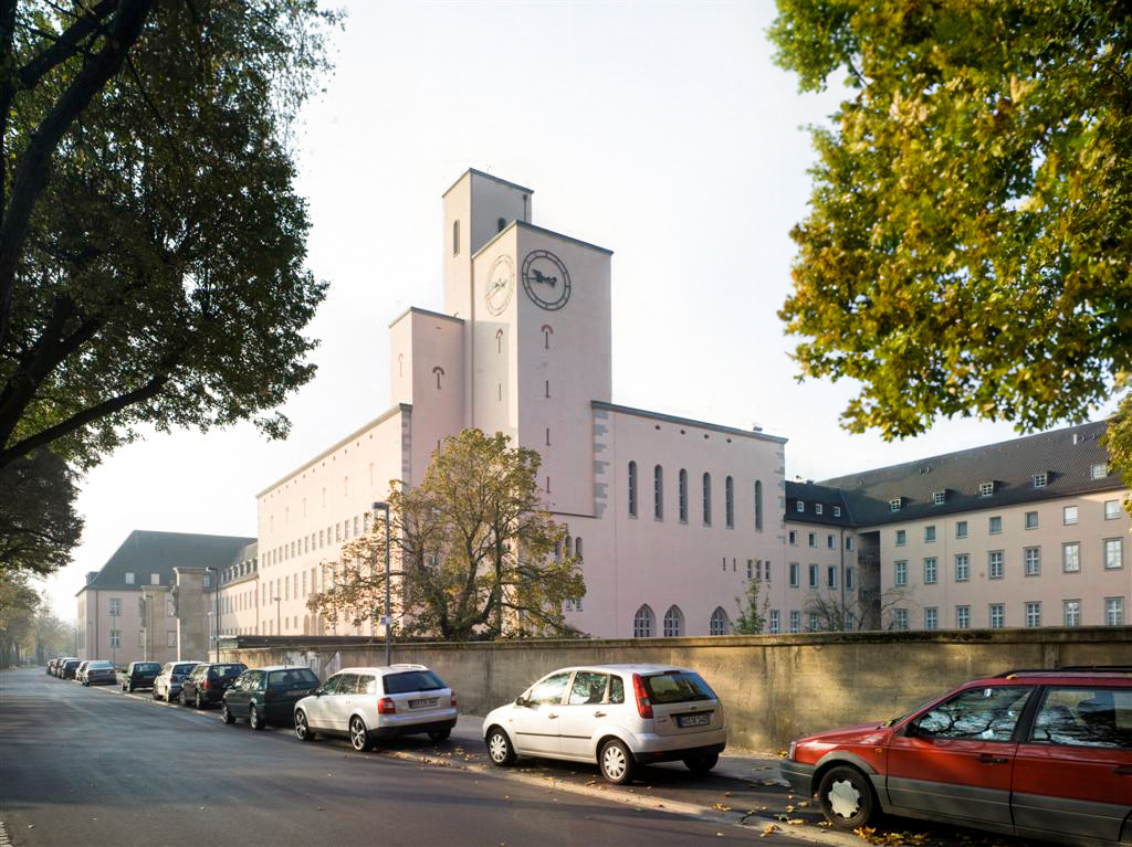 Außenansicht des Bamberger Bistumshaus St. Otto, wo das Priesterseminar und auch die Hauptabteilung pastorales Personal angesiedelt sind. Priesterseminar