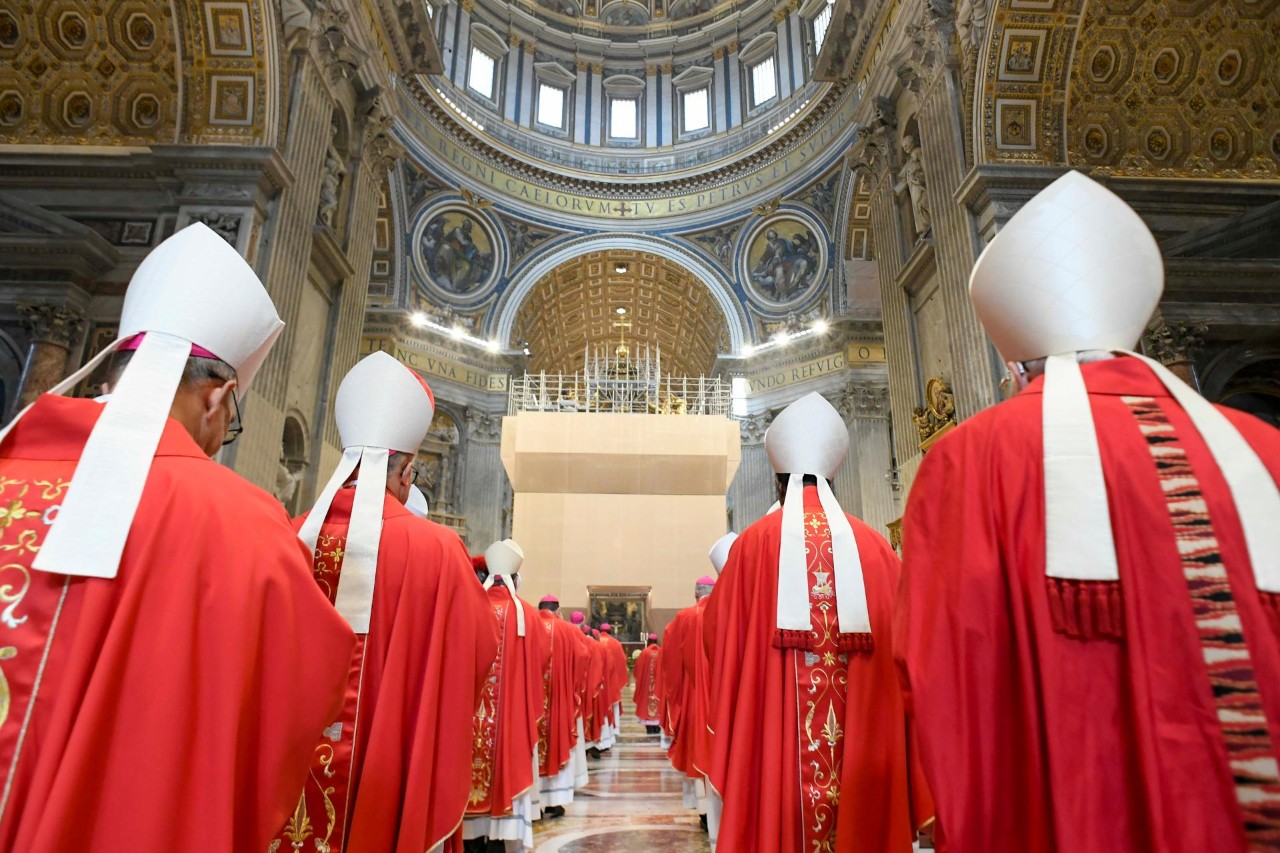 Das Pallium wurde an 42 Erzbischöfe aus aller Welt im Petersdom verliehen Pallium
