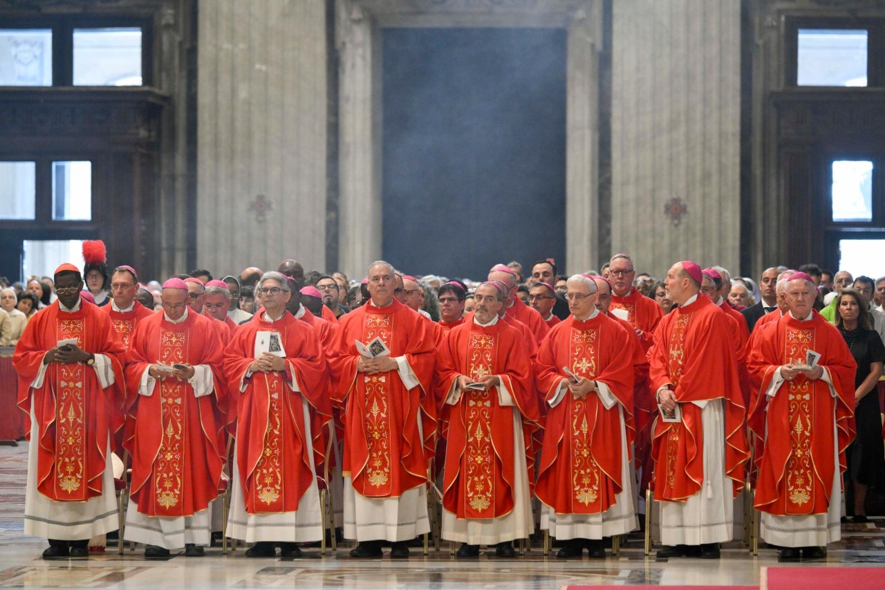 Das Pallium wurde an 42 Erzbischöfe aus aller Welt im Petersdom verliehen Pallium