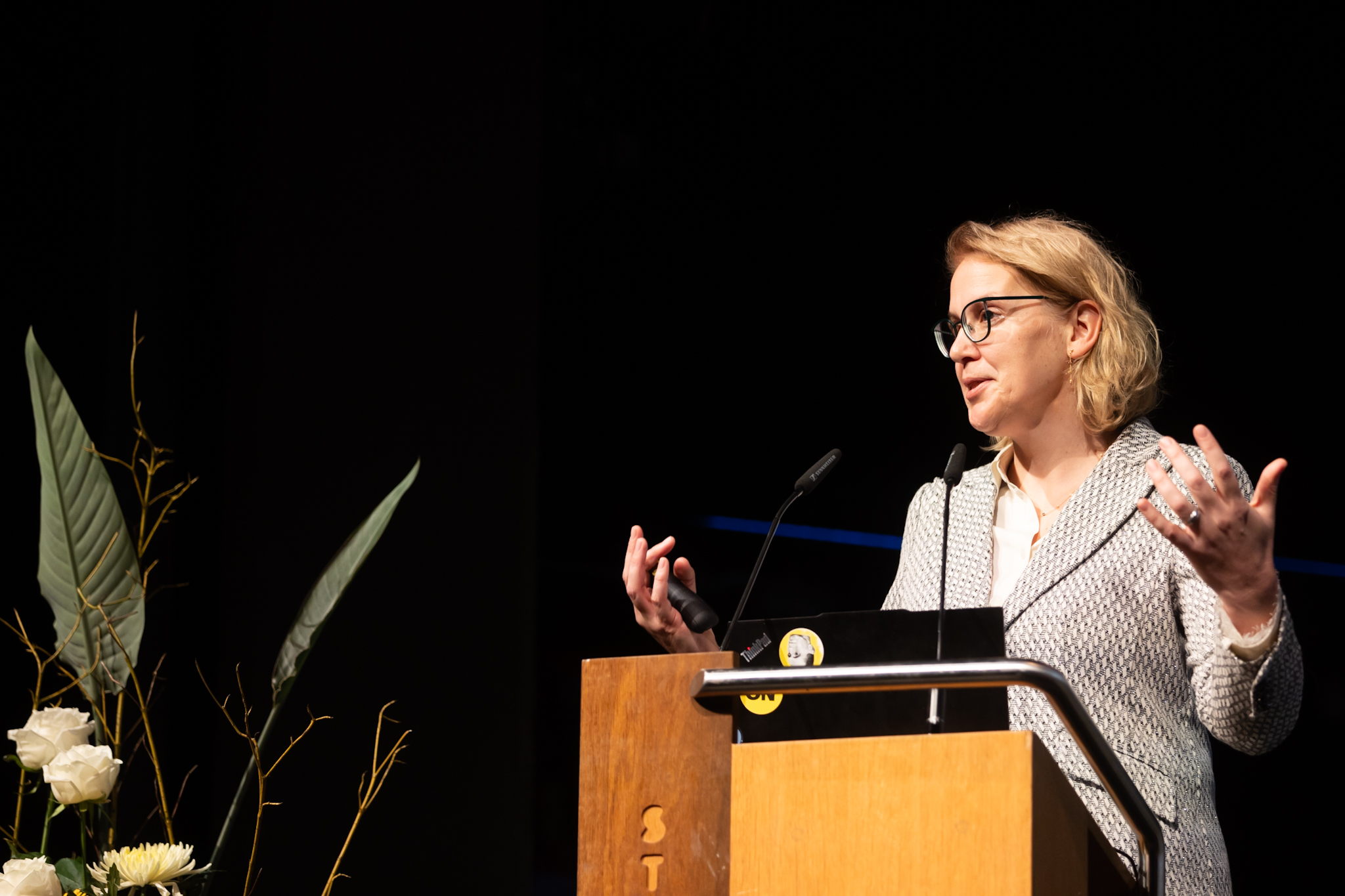 Die Augsburger Theologin Kerstin Schlögl-Flierl bei ihrer Festrede DS__3681.jpg