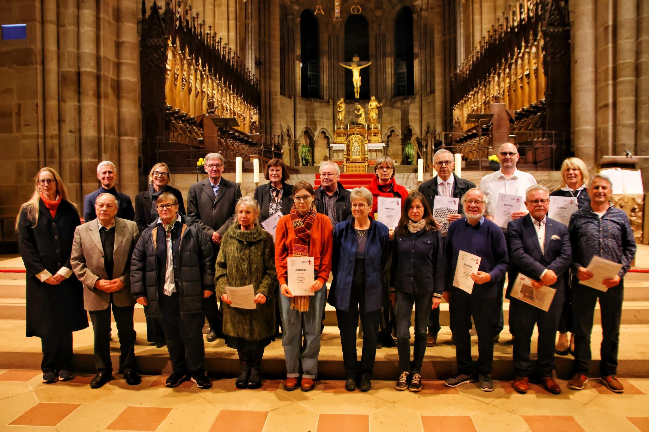 Die neuen Kirchenführerinnen und Kirchenführer im Bamberger Dom Kirchenführer