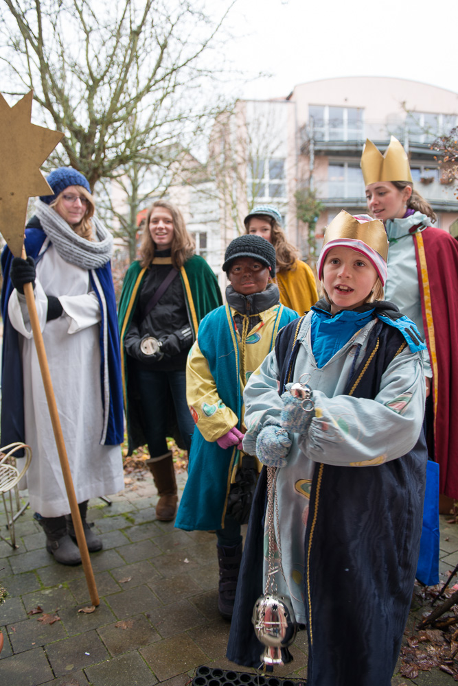 Eine Gruppe unterwegs im David-Morgenstern-Weg. Sternsinger 2013