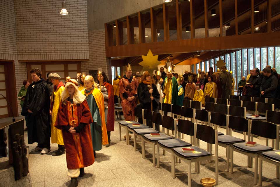 Einzug der Sternsinger in die Apostelkirche Sternsinger 2012