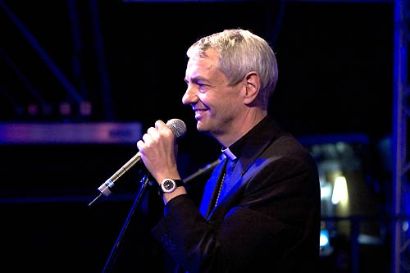 Erzbischof Schick rief den Besucherinnen und Besuchern zu, welch beeindruckendes Zeichen sie für ein friedliches Miteinander gesetzt haben. Foto: R. Hein. ERZBISCHOF--SCHICK--WJT
