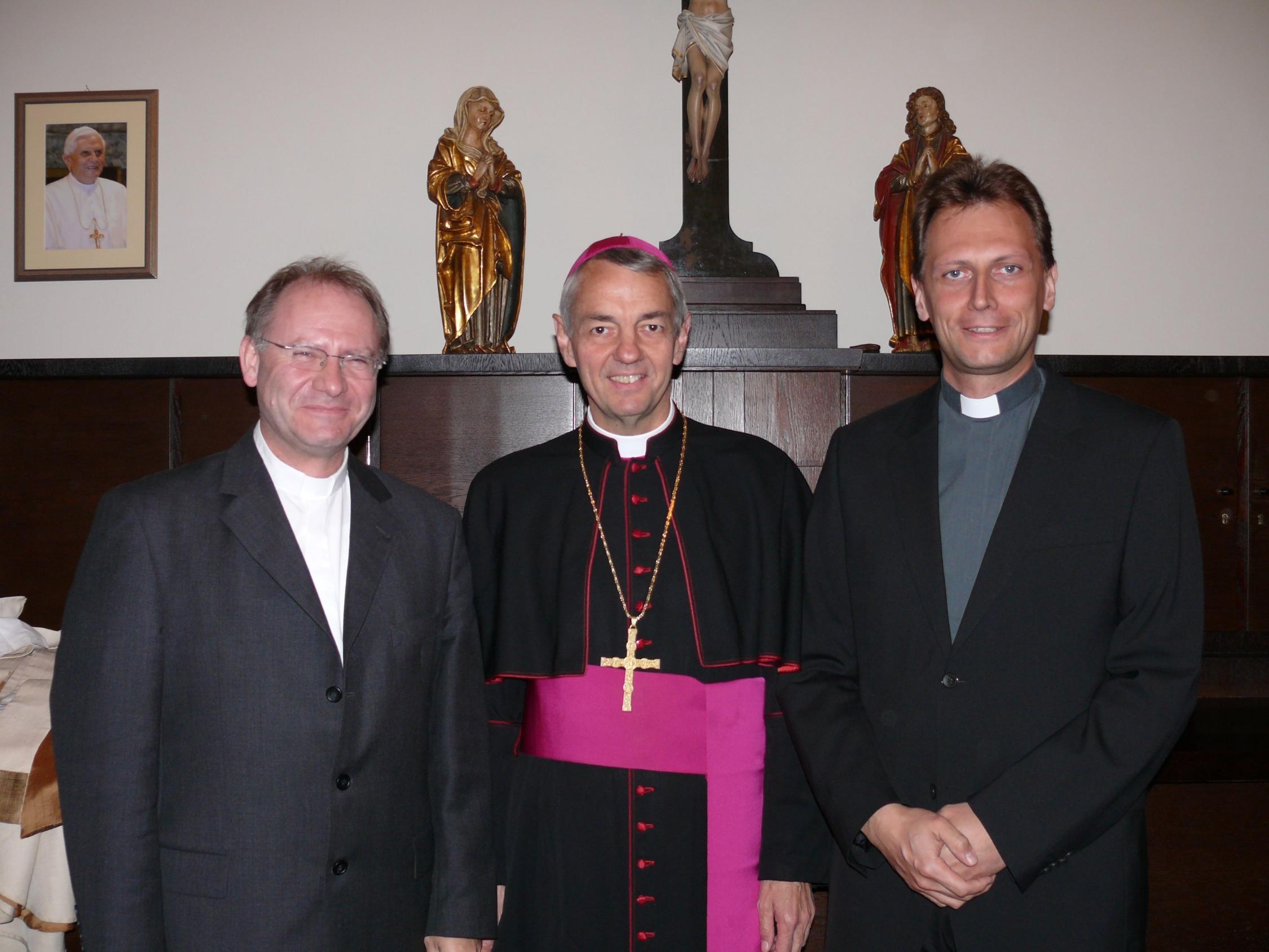 Herwig Gössl (re) bei der Amtseinführung von Regens Martin Emge (li) und seiner eigenen Ernennung zum Subregens im Herbst vergangenen Jahres. Subregens Herwig Gössl zum Verantwortlichen für die Kaplansausbildung ernannt