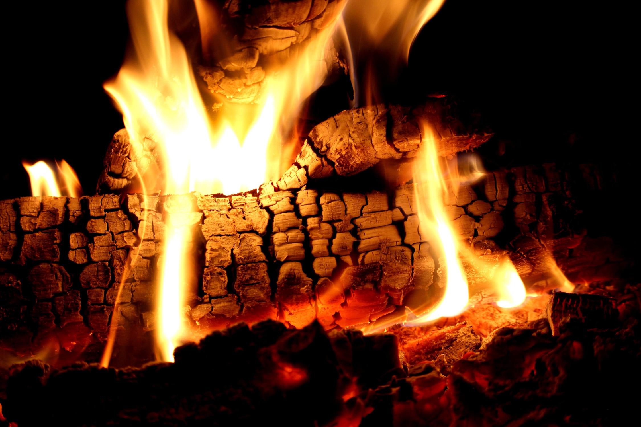 Holzfeuer