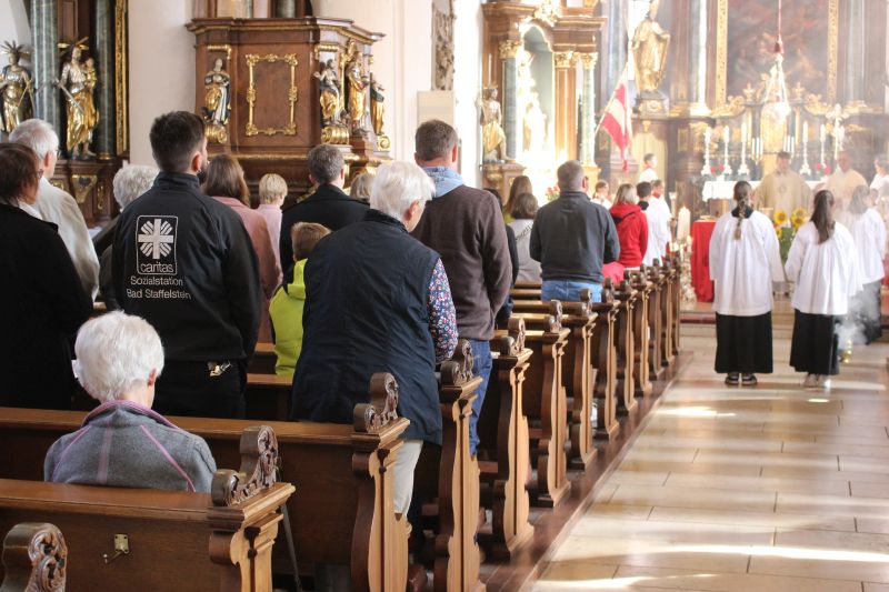 In der Pfarrkirche St. Kilian in Bad Staffelstein wurfde der Gottesdienst zum Auftakt der Caritas-Sammlung im Erzbistum Bamberg gefeiert. Caritas-Sammlung 2023 Herbst Gottesdienst
