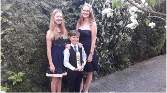 Lukas Leutbecher und seine Schwestern Lukas Leutbecher und Schwestern