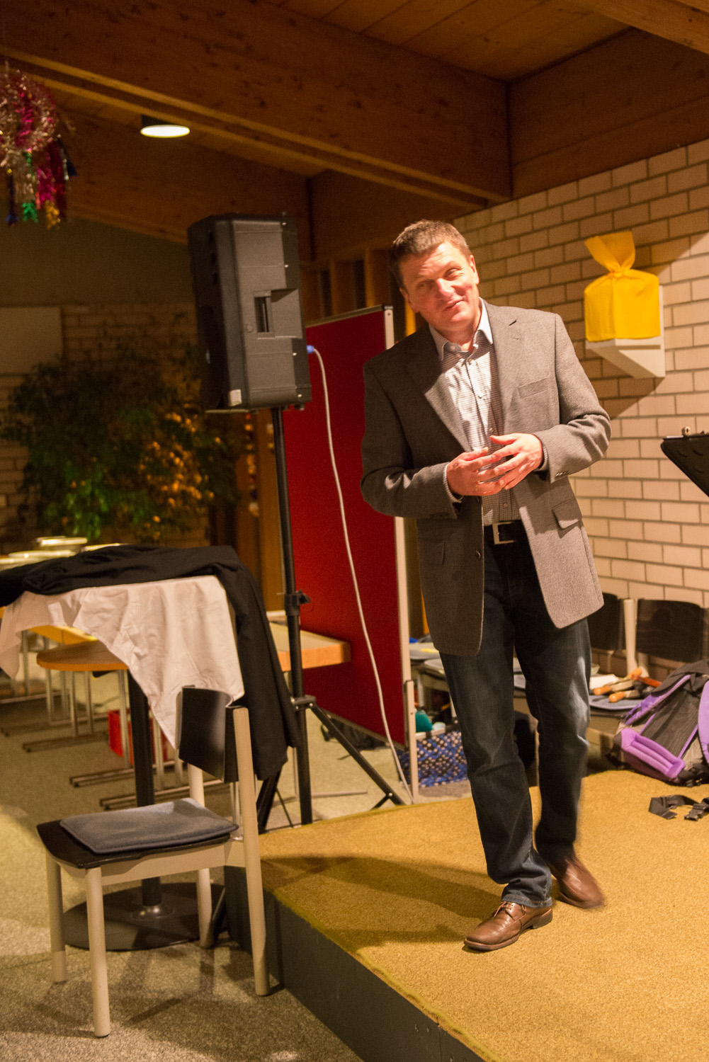 Pastoralreferent Engelbert Rauh begrüßt die Anwesenden. Mitarbeiterabend 2014