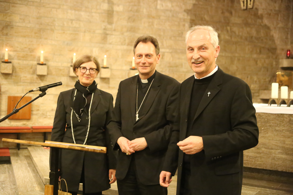 Pfarrerin Christine Jahn, Erzbischof Herwig Gössl und Pfarrer Robert Mayr (Bild 20-) Erzbischof in Baiersdorf