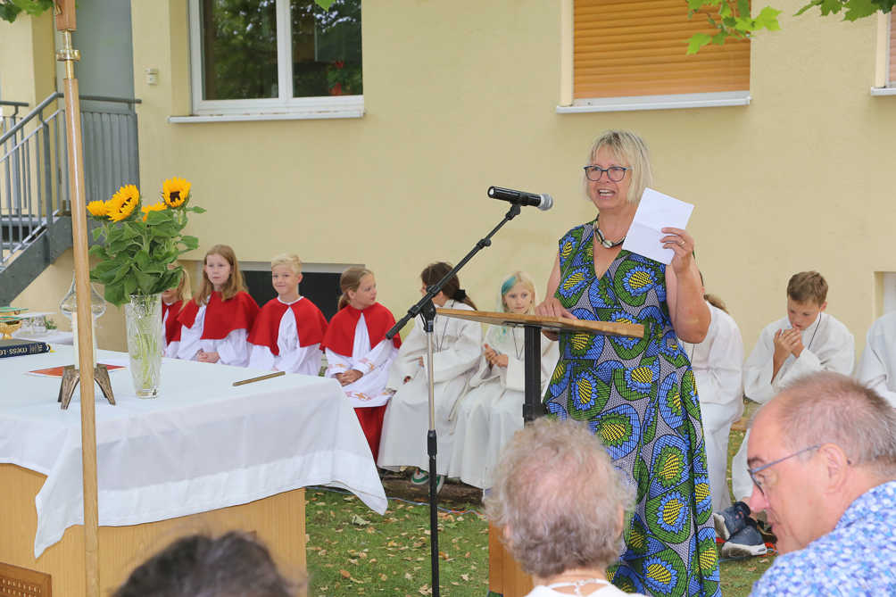 Pfarrgemeinderatsvorsitzende Beatrix Forster lädt zum Pfarrfest ein Pfarrfest