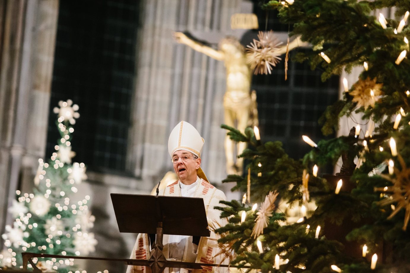 Pontifikalamt zum Jahreswechsel im Dom mit Erzbischof Schick Erzbischof Ludwig Schick
