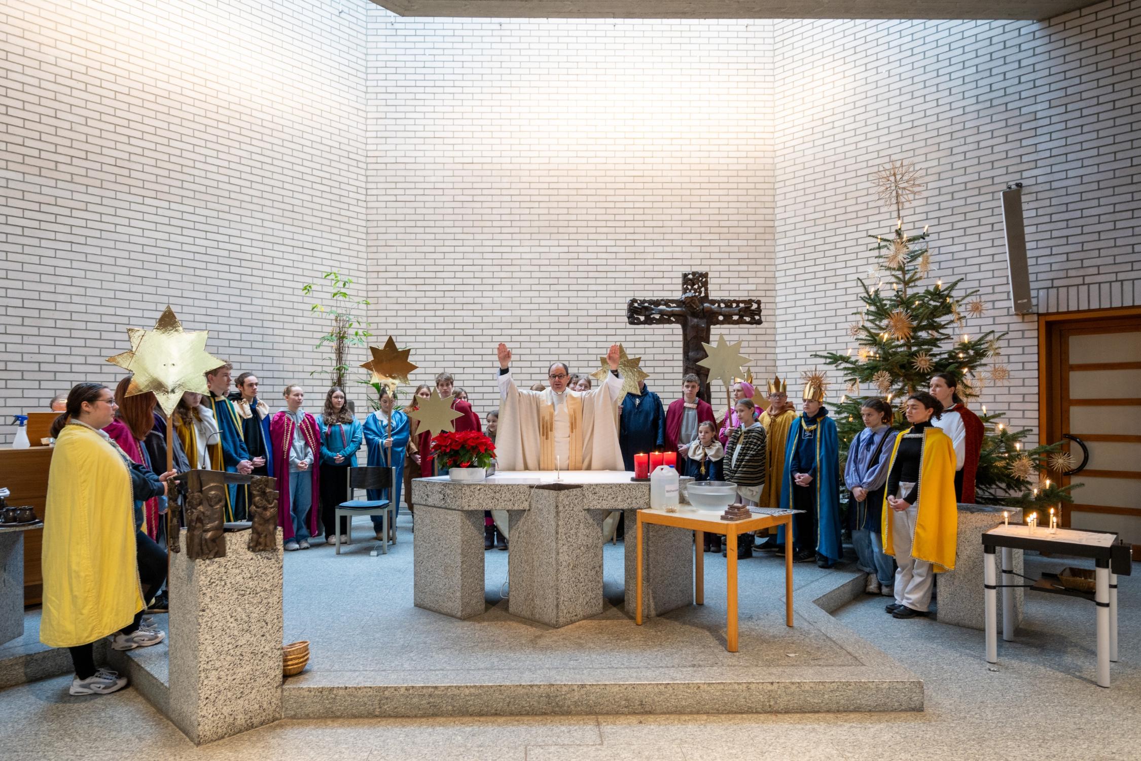 Segen für die Gemeinde. Sternsinger 2024