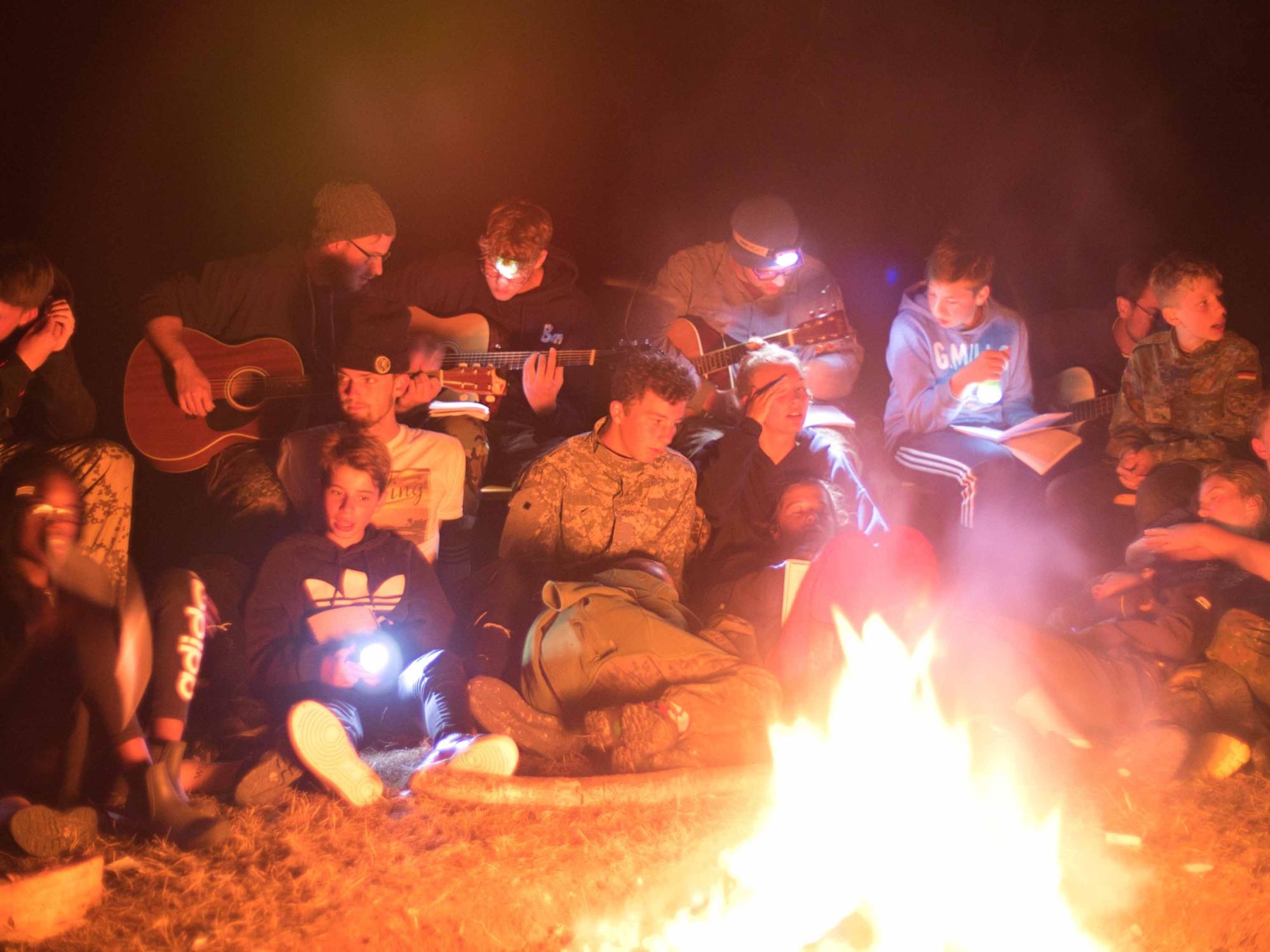 Singen am Lagerfeuer Zeltlager 2 - 2019
