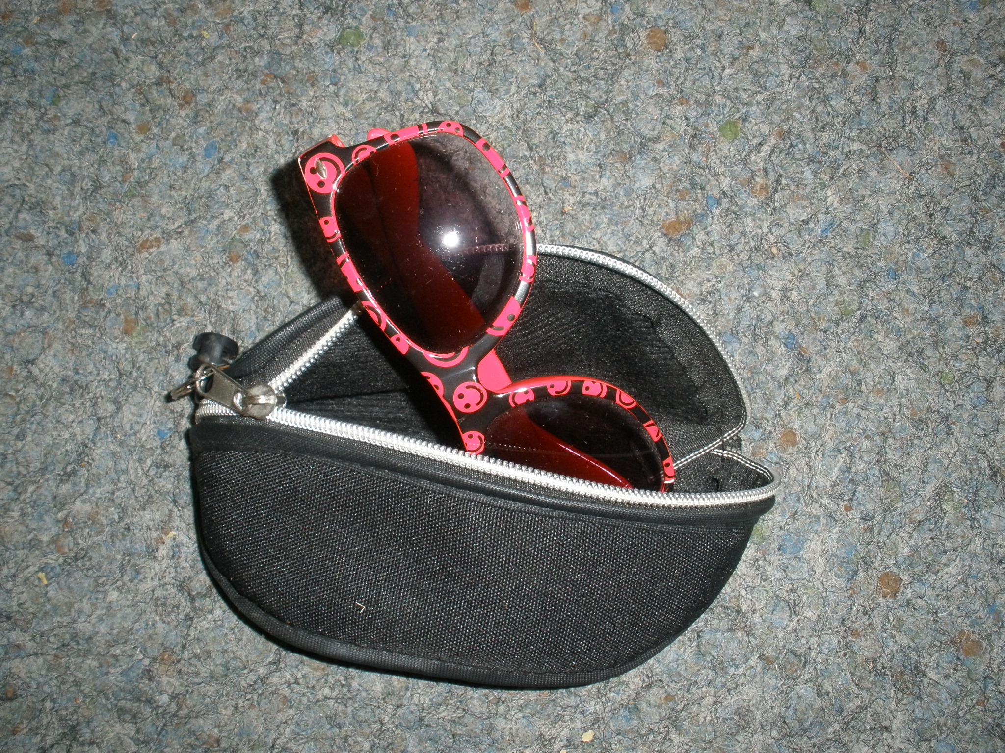 Sonnenbrille mit Etui Zeltlager 2018 - Fundsachen