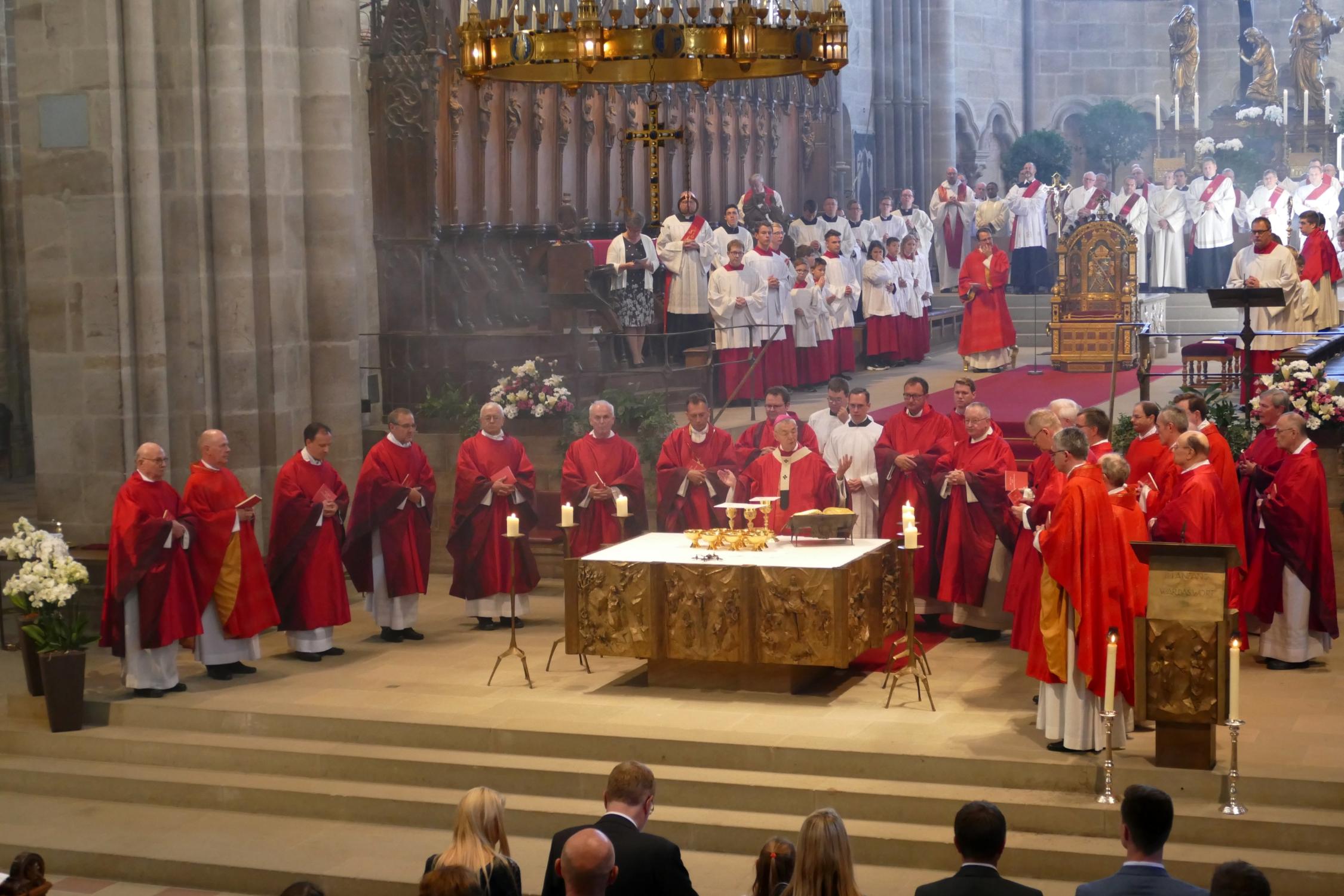 Tobias Löffler und Christian Wohlfahrt wurden im Bamberger Dom zu Diakonen geweiht Diakonenweihe
