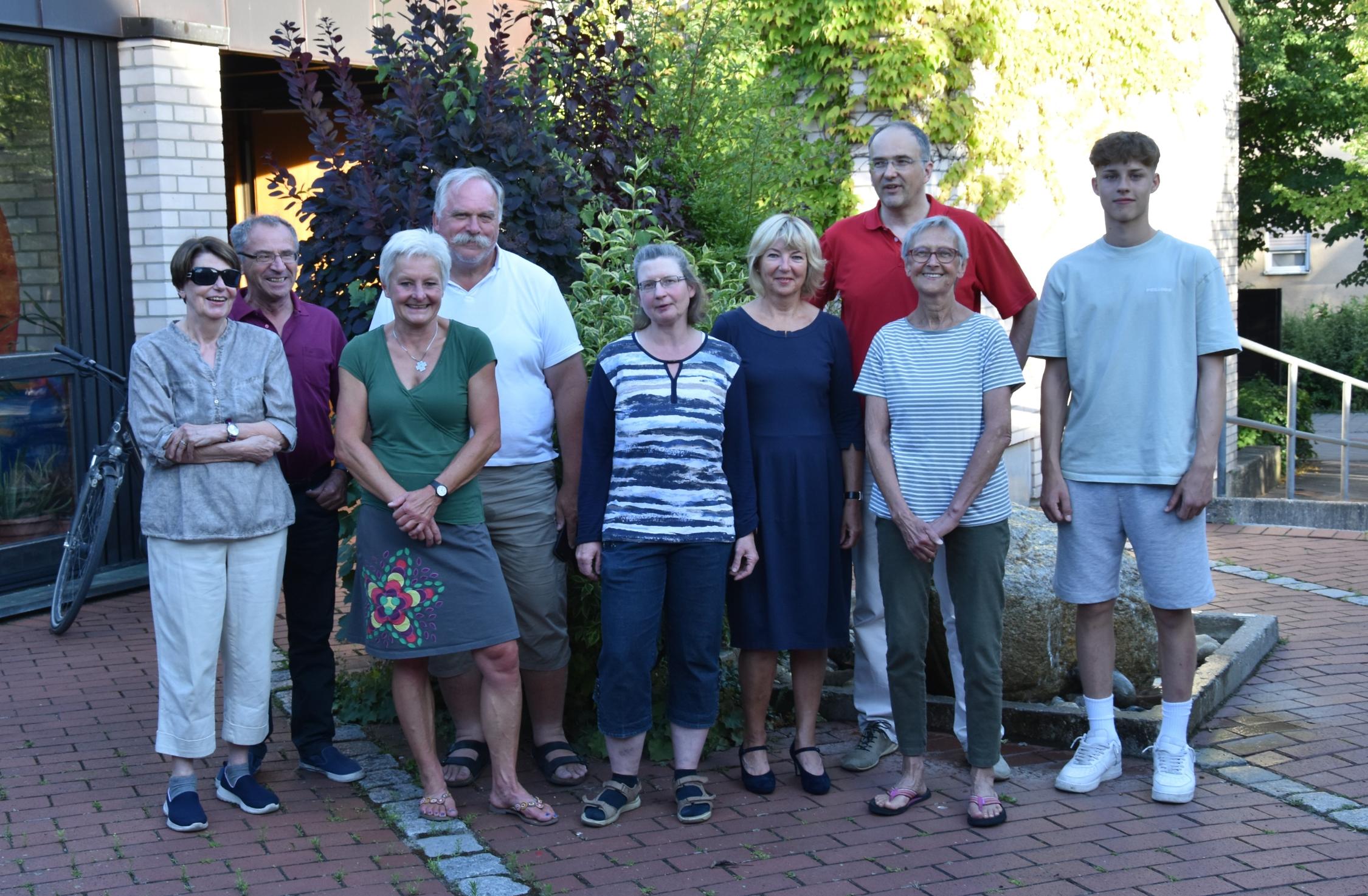 von links: Brigitte Kruft, Hans-Werner Mürbeth, Karin Fischer-Reinholz, Norbert Vierheilig, Silke Lesch, Birgit Wahl, Oliver Wawerek, Maria Wittmann-Sperber, Francis Forisch <br>nicht auf dem Bild: Gemeindereferentin Christine Held-Winkelmann, Ulrich Hirschberger, Pfarrer Marcel Jungbauer und Klaus Kern. Apostelrat 2022