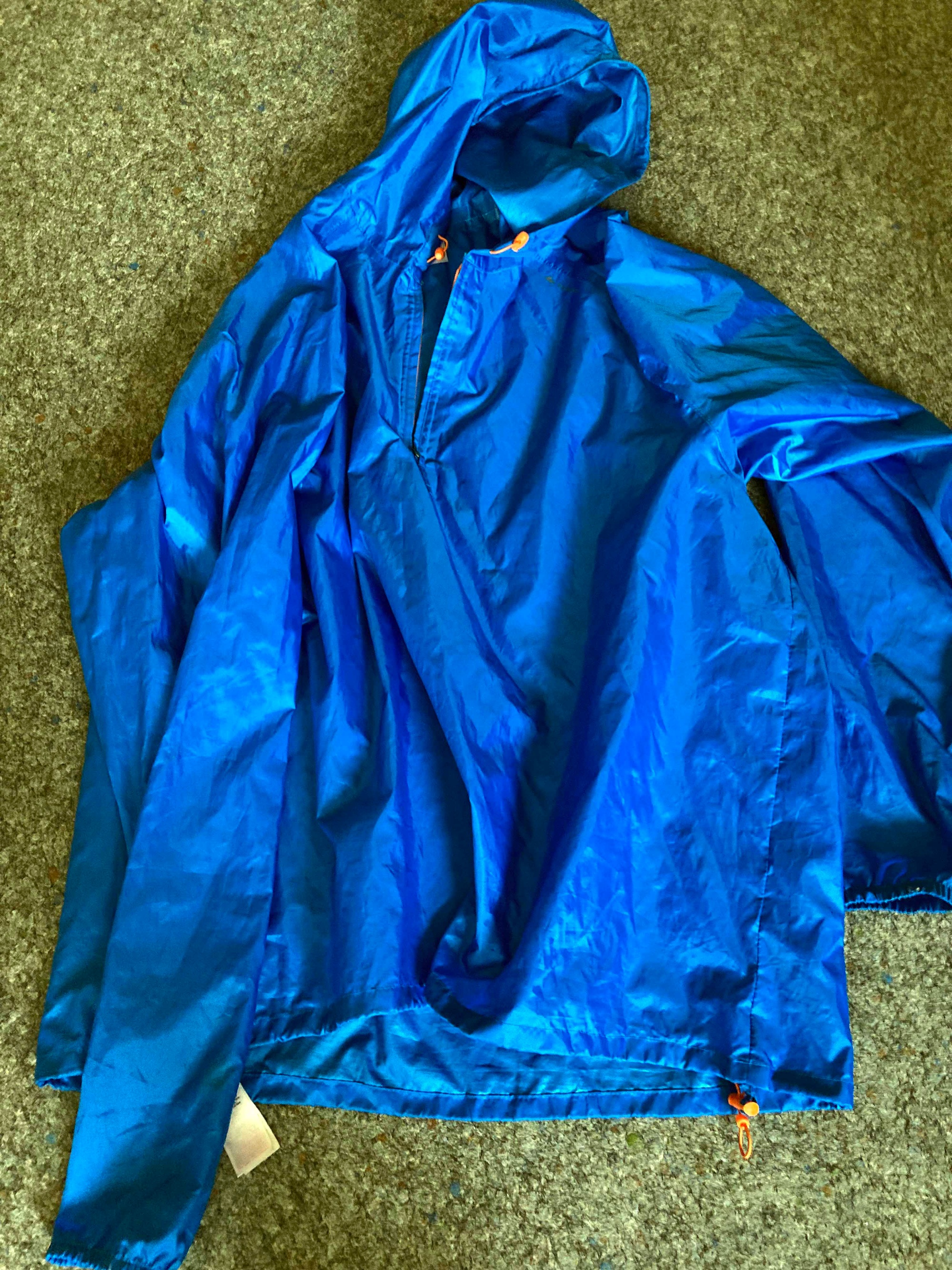blaue Regenjacke Zeltlager 2021 - Fundsachen