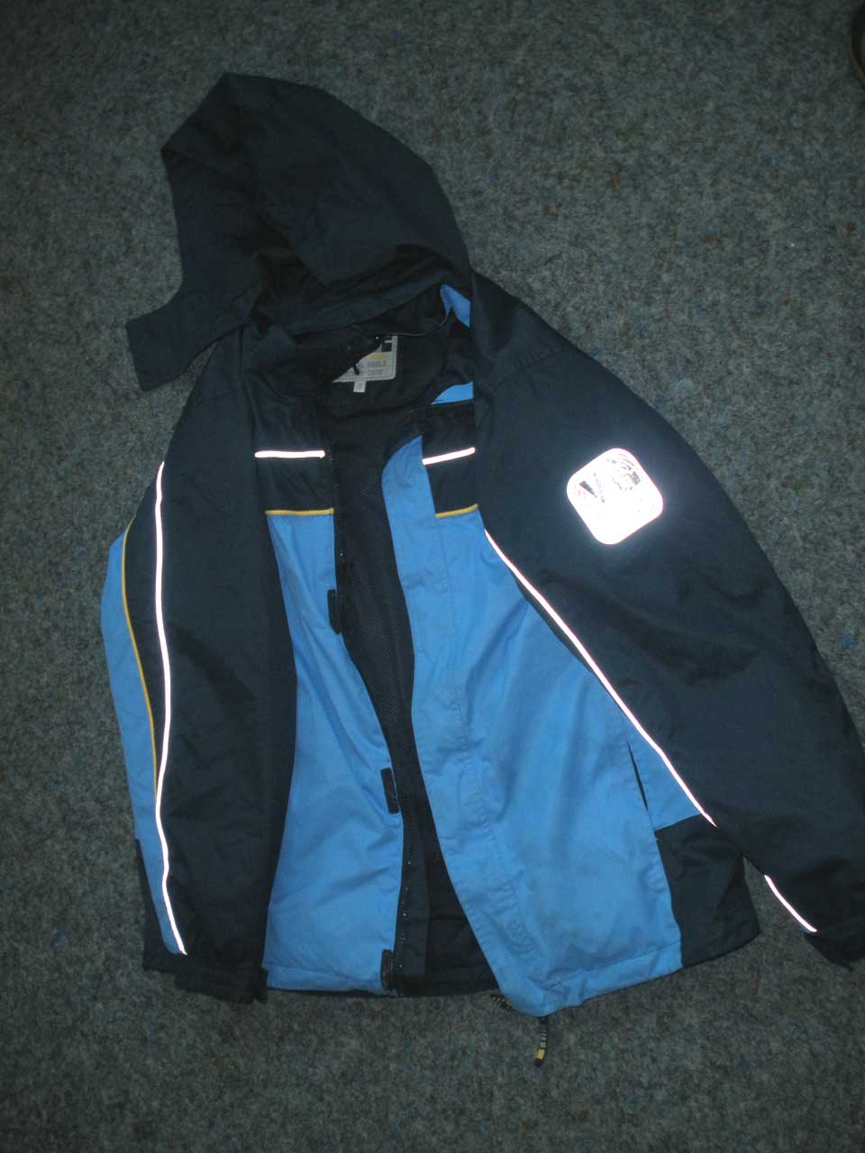 blaue Regenjacke Fundsachen ZL 2012
