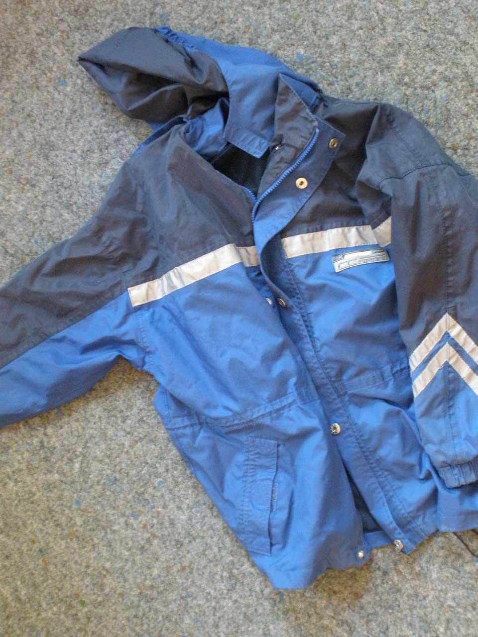 blaue Regenjacke Fundsachen ZL 2012